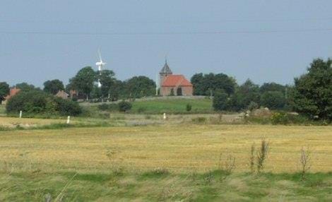 Billede af Svinø Kirke - fjjernvirkning